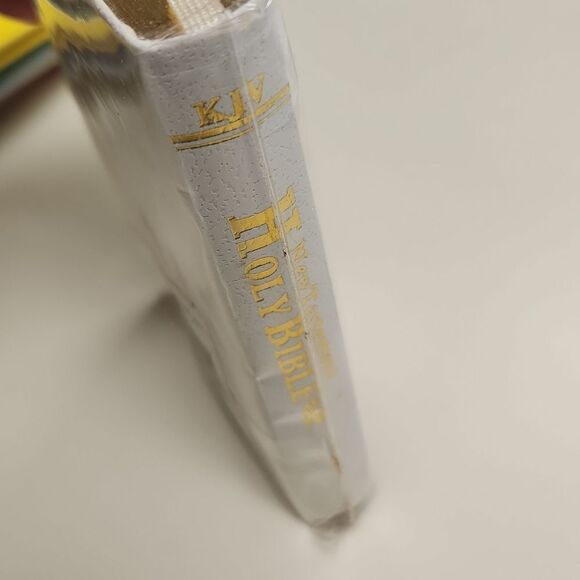 Holy Bible New Testament KJV Pocket Size - Picture 4 of 4